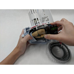Замена аккумулятора Black and Decker Dustbuster CHV1510